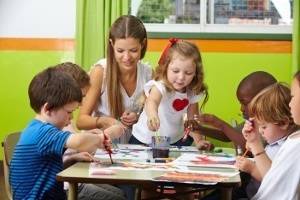 Niños pintando con especias ninos pintando con especias